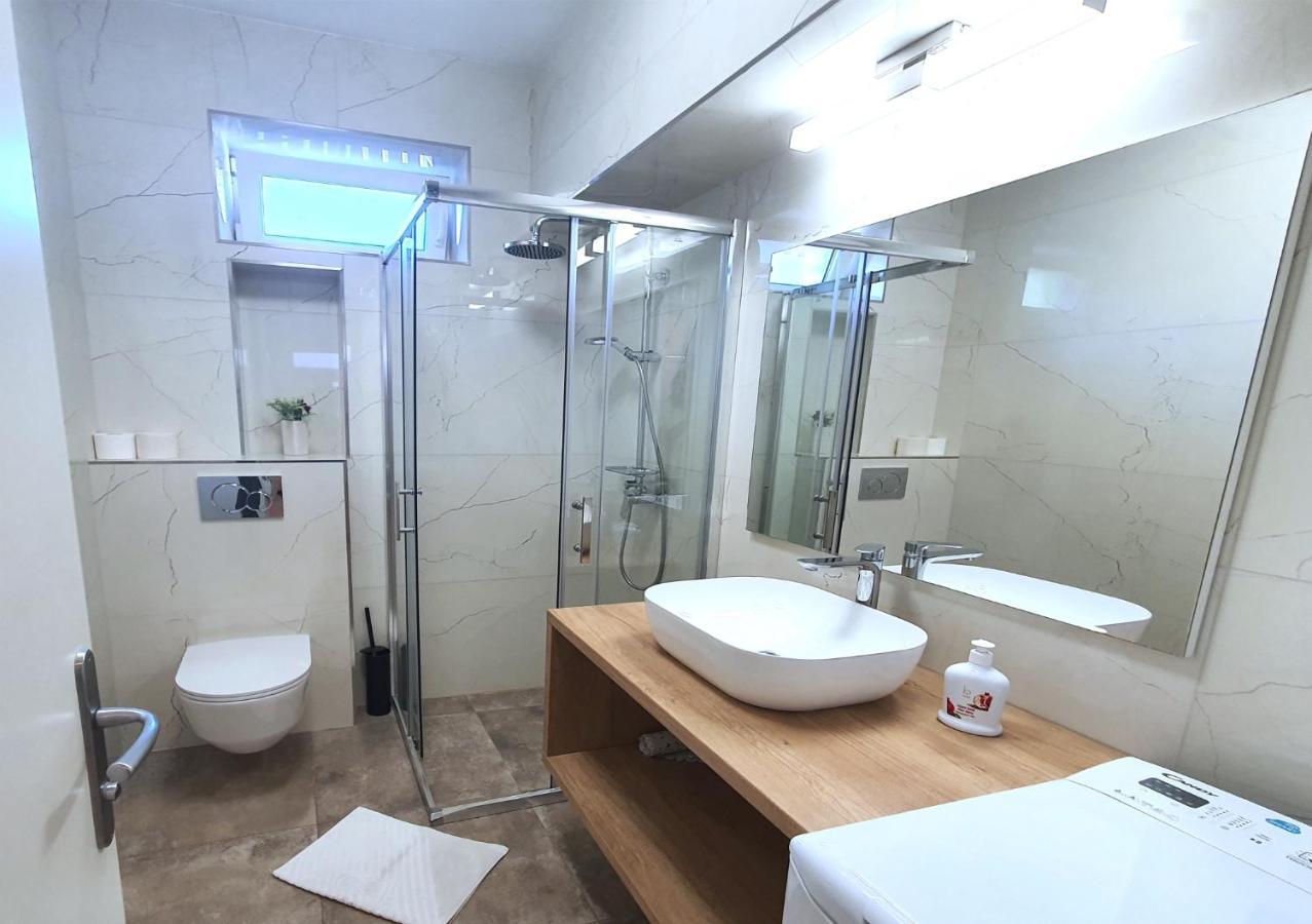 Downtown Serenity House دوبروفينك المظهر الخارجي الصورة