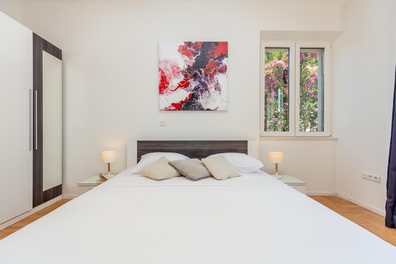 Downtown Serenity House دوبروفينك المظهر الخارجي الصورة